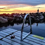 Mukava Pieni 2-4h Min 2 Vrk Saimaan Rannalla, Poreallas, Puusauna, Wi-fi, Smart Tv, Parivuode Ja Vuodesohva Savonlinna