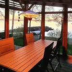 Mukava Pieni 2-4h Min 2 Vrk Saimaan Rannalla, Poreallas, Puusauna, Wi-fi, Smart Tv, Parivuode Ja Vuodesohva Lomamökit *
