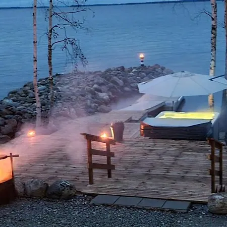 Mukava Pieni 2-4h Moekki Min 2 Vrk Saimaan Rannalla, Poreallas, Puusauna, Wi-fi, Smart Tv, Parivuode Ja Vuodesohva Chalet Savonlinna