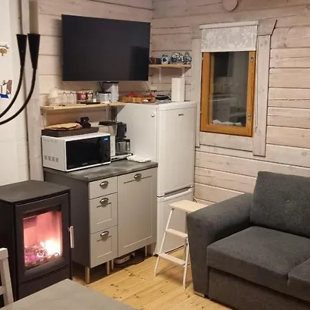 Mukava Pieni 2-4h Moekki Min 2 Vrk Saimaan Rannalla, Poreallas, Puusauna, Wi-fi, Smart Tv, Parivuode Ja Vuodesohva Chalet *