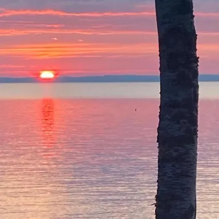 Mukava Pieni 2-4h Moekki Min 2 Vrk Saimaan Rannalla, Poreallas, Puusauna, Wi-fi, Smart Tv, Parivuode Ja Vuodesohva Savonlinna