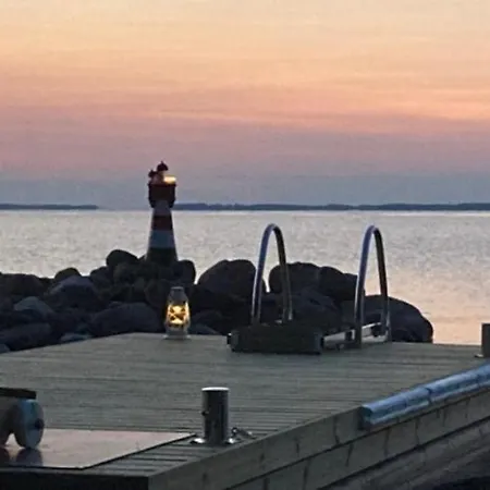 Mukava Pieni 2-4h Moekki Min 2 Vrk Saimaan Rannalla, Poreallas, Puusauna, Wi-fi, Smart Tv, Parivuode Ja Vuodesohva *