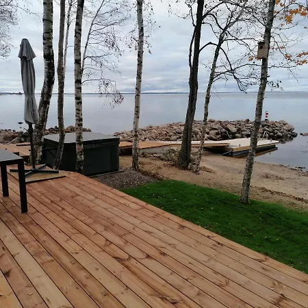 Mukava Pieni 2-4h Moekki Min 2 Vrk Saimaan Rannalla, Poreallas, Puusauna, Wi-fi, Smart Tv, Parivuode Ja Vuodesohva Savonlinna
