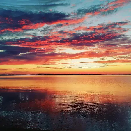 Mukava Pieni 2-4h Moekki Min 2 Vrk Saimaan Rannalla, Poreallas, Puusauna, Wi-fi, Smart Tv, Parivuode Ja Vuodesohva Chalet *