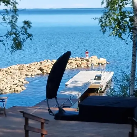 Mukava Pieni 2-4h Moekki Min 2 Vrk Saimaan Rannalla, Poreallas, Puusauna, Wi-fi, Smart Tv, Parivuode Ja Vuodesohva Chalet Savonlinna