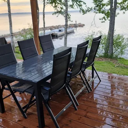 Alpstuga Mukava Pieni 2-4h Moekki Min 2 Vrk Saimaan Rannalla, Poreallas, Puusauna, Wi-fi, Smart Tv, Parivuode Ja Vuodesohva Nyslott