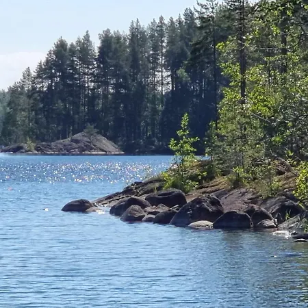 Mukava Pieni 2-4h Moekki Min 2 Vrk Saimaan Rannalla, Poreallas, Puusauna, Wi-fi, Smart Tv, Parivuode Ja Vuodesohva *