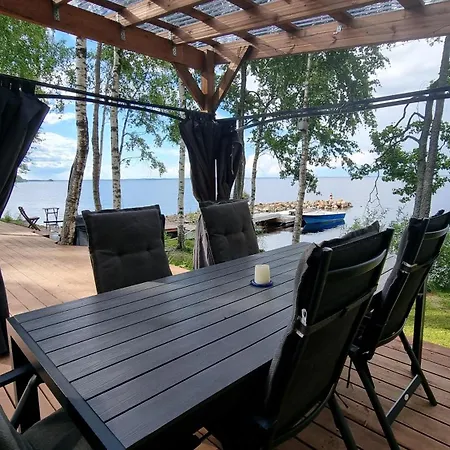 Mukava Pieni 2-4h Moekki Min 2 Vrk Saimaan Rannalla, Poreallas, Puusauna, Wi-fi, Smart Tv, Parivuode Ja Vuodesohva Chalet