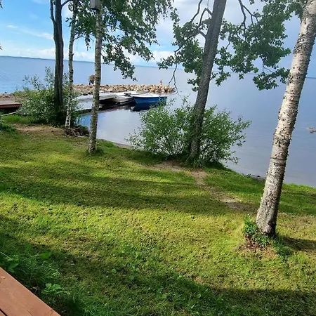 Mukava Pieni 2-4h Moekki Min 2 Vrk Saimaan Rannalla, Poreallas, Puusauna, Wi-fi, Smart Tv, Parivuode Ja Vuodesohva Nyslott