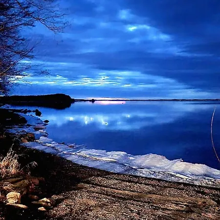 Mukava Pieni 2-4h Moekki Min 2 Vrk Saimaan Rannalla, Poreallas, Puusauna, Wi-fi, Smart Tv, Parivuode Ja Vuodesohva Domek alpejski Savonlinna