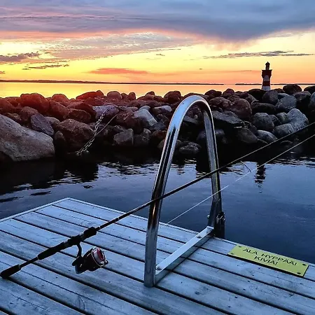 Mukava Pieni 2-4h Moekki Min 2 Vrk Saimaan Rannalla, Poreallas, Puusauna, Wi-fi, Smart Tv, Parivuode Ja Vuodesohva サヴォンリンナ