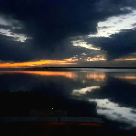 Mukava Pieni 2-4h Moekki Min 2 Vrk Saimaan Rannalla, Poreallas, Puusauna, Wi-fi, Smart Tv, Parivuode Ja Vuodesohva * Savonlinna