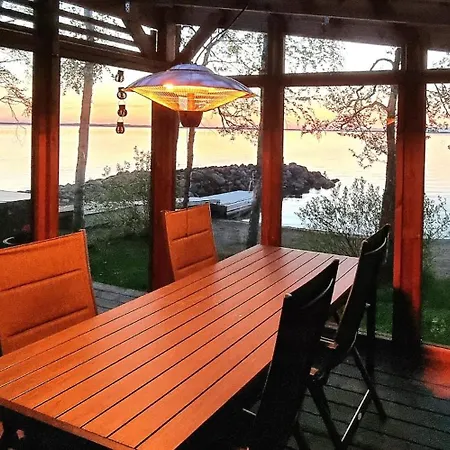 Mukava Pieni 2-4h Moekki Min 2 Vrk Saimaan Rannalla, Poreallas, Puusauna, Wi-fi, Smart Tv, Parivuode Ja Vuodesohva Chalet *