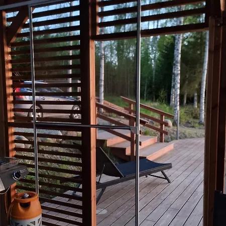 シャレー Mukava Pieni 2-4h Moekki Min 2 Vrk Saimaan Rannalla, Poreallas, Puusauna, Wi-fi, Smart Tv, Parivuode Ja Vuodesohva *