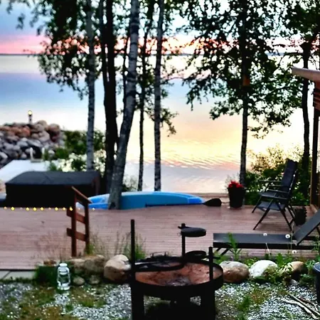 شاليه Mukava Pieni 2-4h Moekki Min 2 Vrk Saimaan Rannalla, Poreallas, Puusauna, Wi-fi, Smart Tv, Parivuode Ja Vuodesohva