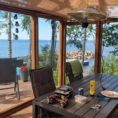 Mukava Pieni 2-4h Moekki Min 2 Vrk Saimaan Rannalla, Poreallas, Puusauna, Wi-fi, Smart Tv, Parivuode Ja Vuodesohva シャレー サヴォンリンナ