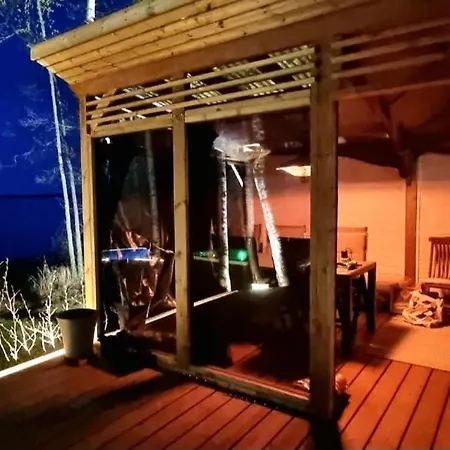 Mukava Pieni 2-4h Moekki Min 2 Vrk Saimaan Rannalla, Poreallas, Puusauna, Wi-fi, Smart Tv, Parivuode Ja Vuodesohva Alpstuga Nyslott