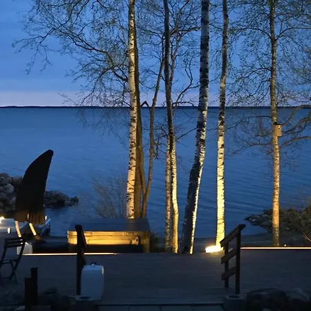 Mukava Pieni 2-4h Moekki Min 2 Vrk Saimaan Rannalla, Poreallas, Puusauna, Wi-fi, Smart Tv, Parivuode Ja Vuodesohva Alpstuga