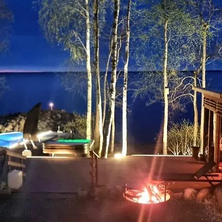 Domek alpejski Mukava Pieni 2-4h Moekki Min 2 Vrk Saimaan Rannalla, Poreallas, Puusauna, Wi-fi, Smart Tv, Parivuode Ja Vuodesohva