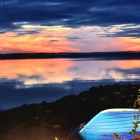 Mukava Pieni 2-4h Moekki Min 2 Vrk Saimaan Rannalla, Poreallas, Puusauna, Wi-fi, Smart Tv, Parivuode Ja Vuodesohva