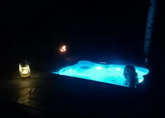 Alpstuga Mukava Pieni 2-4h Moekki Min 2 Vrk Saimaan Rannalla, Poreallas, Puusauna, Wi-fi, Smart Tv, Parivuode Ja Vuodesohva Nyslott