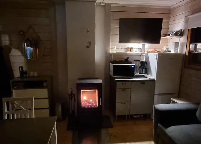 木屋 Mukava Pieni 2-4h Moekki Min 2 Vrk Saimaan Rannalla, Poreallas, Puusauna, Wi-fi, Smart Tv, Parivuode Ja Vuodesohva *