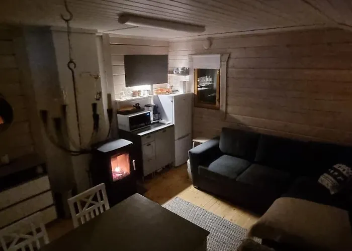 木屋 Mukava Pieni 2-4h Moekki Min 2 Vrk Saimaan Rannalla, Poreallas, Puusauna, Wi-fi, Smart Tv, Parivuode Ja Vuodesohva 萨翁林纳