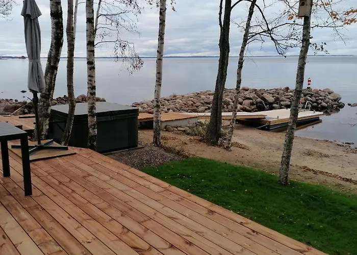 Mukava Pieni 2-4h Moekki Min 2 Vrk Saimaan Rannalla, Poreallas, Puusauna, Wi-fi, Smart Tv, Parivuode Ja Vuodesohva Nyslott