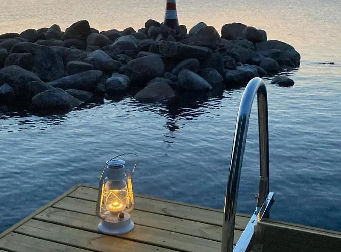 Alpstuga Mukava Pieni 2-4h Moekki Min 2 Vrk Saimaan Rannalla, Poreallas, Puusauna, Wi-fi, Smart Tv, Parivuode Ja Vuodesohva Nyslott