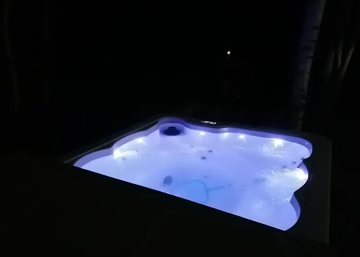 Mukava Pieni 2-4h Moekki Min 2 Vrk Saimaan Rannalla, Poreallas, Puusauna, Wi-fi, Smart Tv, Parivuode Ja Vuodesohva Alpstuga *