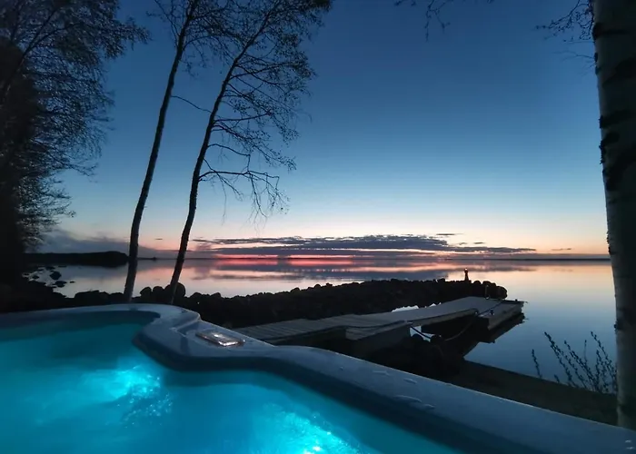 Mukava Pieni 2-4h Moekki Min 2 Vrk Saimaan Rannalla, Poreallas, Puusauna, Wi-fi, Smart Tv, Parivuode Ja Vuodesohva *