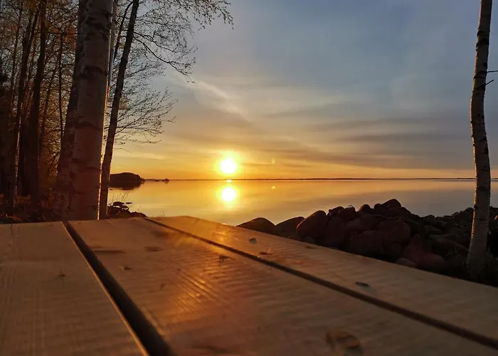 Mukava Pieni 2-4h Moekki Min 2 Vrk Saimaan Rannalla, Poreallas, Puusauna, Wi-fi, Smart Tv, Parivuode Ja Vuodesohva Alpstuga *