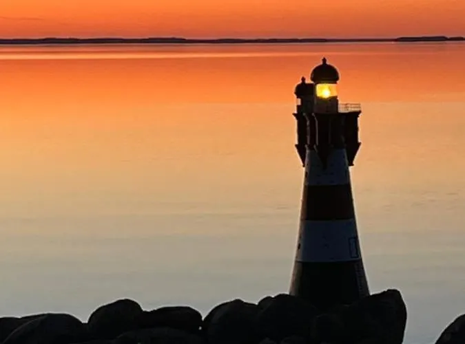 Mukava Pieni 2-4h Moekki Min 2 Vrk Saimaan Rannalla, Poreallas, Puusauna, Wi-fi, Smart Tv, Parivuode Ja Vuodesohva * 萨翁林纳