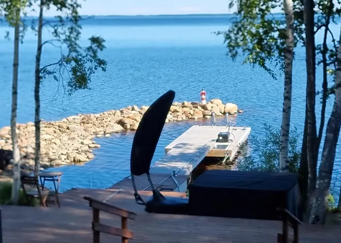 Mukava Pieni 2-4h Moekki Min 2 Vrk Saimaan Rannalla, Poreallas, Puusauna, Wi-fi, Smart Tv, Parivuode Ja Vuodesohva Chalet Savonlinna
