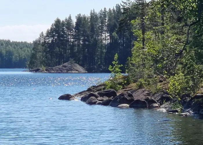 Mukava Pieni 2-4h Moekki Min 2 Vrk Saimaan Rannalla, Poreallas, Puusauna, Wi-fi, Smart Tv, Parivuode Ja Vuodesohva *