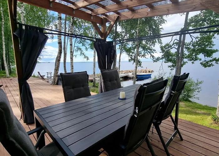 Mukava Pieni 2-4h Moekki Min 2 Vrk Saimaan Rannalla, Poreallas, Puusauna, Wi-fi, Smart Tv, Parivuode Ja Vuodesohva 木屋