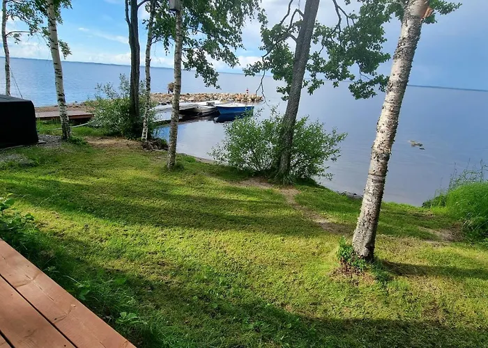Mukava Pieni 2-4h Moekki Min 2 Vrk Saimaan Rannalla, Poreallas, Puusauna, Wi-fi, Smart Tv, Parivuode Ja Vuodesohva Nyslott
