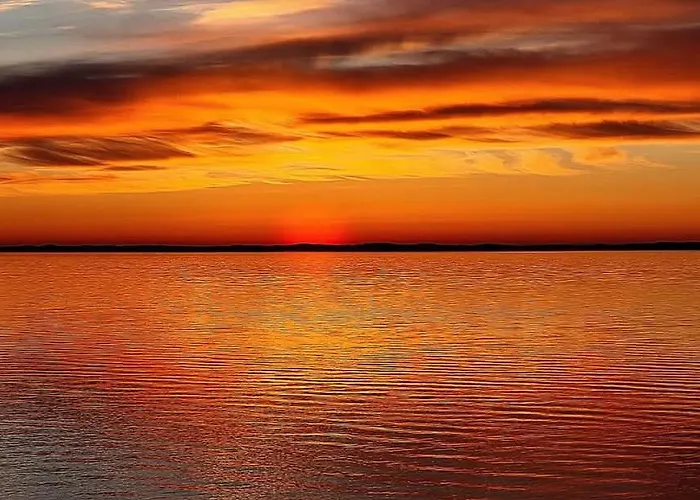 Mukava Pieni 2-4h Moekki Min 2 Vrk Saimaan Rannalla, Poreallas, Puusauna, Wi-fi, Smart Tv, Parivuode Ja Vuodesohva