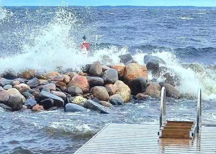 Alpstuga Mukava Pieni 2-4h Moekki Min 2 Vrk Saimaan Rannalla, Poreallas, Puusauna, Wi-fi, Smart Tv, Parivuode Ja Vuodesohva *