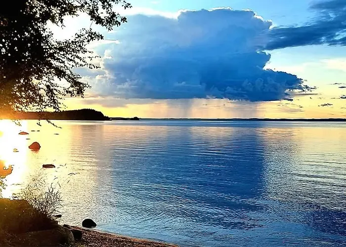 Mukava Pieni 2-4h Moekki Min 2 Vrk Saimaan Rannalla, Poreallas, Puusauna, Wi-fi, Smart Tv, Parivuode Ja Vuodesohva *