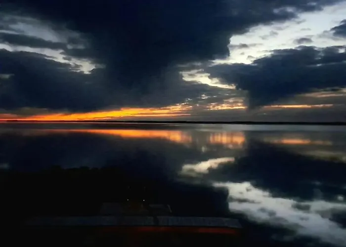 Mukava Pieni 2-4h Moekki Min 2 Vrk Saimaan Rannalla, Poreallas, Puusauna, Wi-fi, Smart Tv, Parivuode Ja Vuodesohva * 萨翁林纳