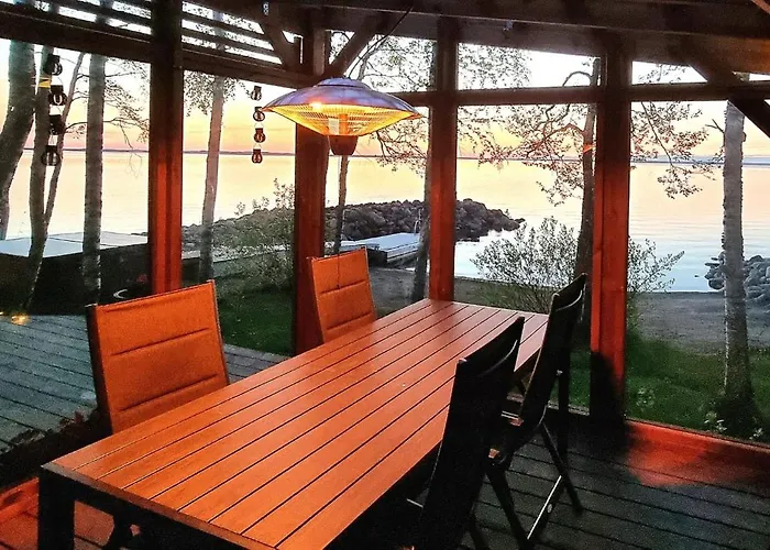 Mukava Pieni 2-4h Moekki Min 2 Vrk Saimaan Rannalla, Poreallas, Puusauna, Wi-fi, Smart Tv, Parivuode Ja Vuodesohva Chalet *