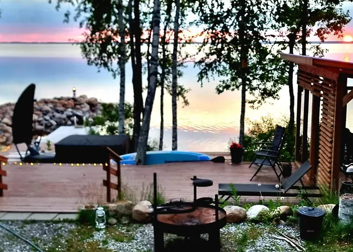 Alpstuga Mukava Pieni 2-4h Moekki Min 2 Vrk Saimaan Rannalla, Poreallas, Puusauna, Wi-fi, Smart Tv, Parivuode Ja Vuodesohva