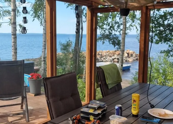 Mukava Pieni 2-4h Moekki Min 2 Vrk Saimaan Rannalla, Poreallas, Puusauna, Wi-fi, Smart Tv, Parivuode Ja Vuodesohva 木屋 萨翁林纳